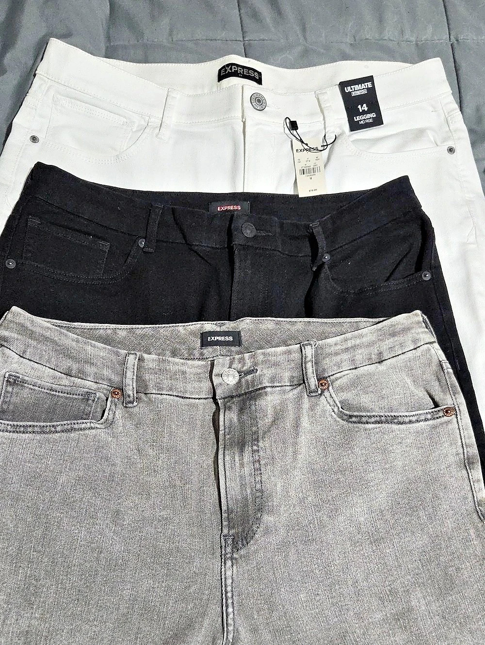 Express Skinny Super High Rise Ultra Hyper Stretch Skinny Jeans in Black Size